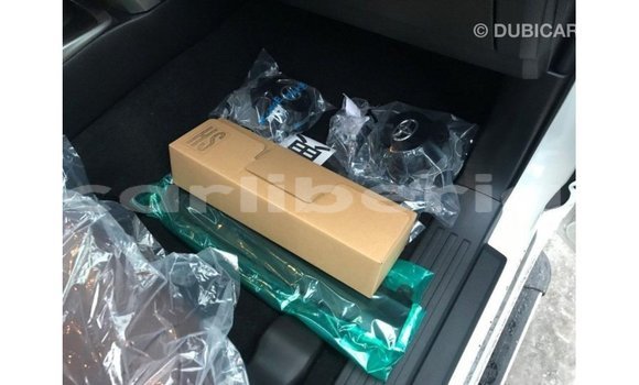 Acheter Import Utilitaire Toyota HiAce Blanc à Import - Dubai, Comté de Bomi Acheter Import Utilitaire Toyota HiAce Blanc à Import - Dubai, Comté de Bomi