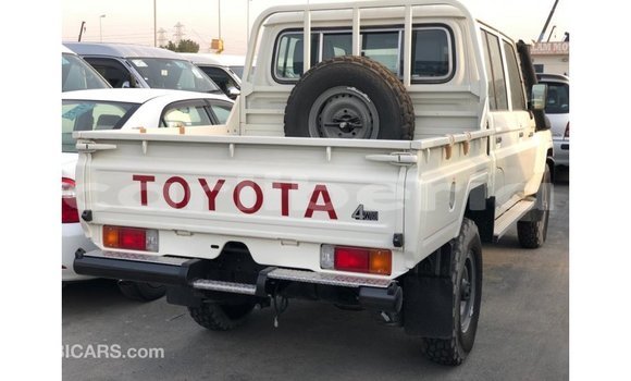 Acheter Import Voiture Toyota Land Cruiser Blanc à Import - Dubai, Comté de Bomi Acheter Import Voiture Toyota Land Cruiser Blanc à Import - Dubai, Comté de Bomi