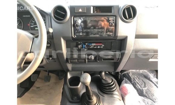 Acheter Import Voiture Toyota Land Cruiser Blanc à Import - Dubai, Comté de Bomi Acheter Import Voiture Toyota Land Cruiser Blanc à Import - Dubai, Comté de Bomi