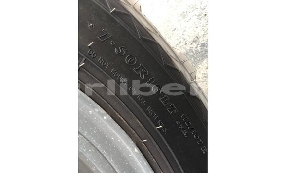 Acheter Import Voiture Toyota Land Cruiser Blanc à Import - Dubai, Comté de Bomi Acheter Import Voiture Toyota Land Cruiser Blanc à Import - Dubai, Comté de Bomi