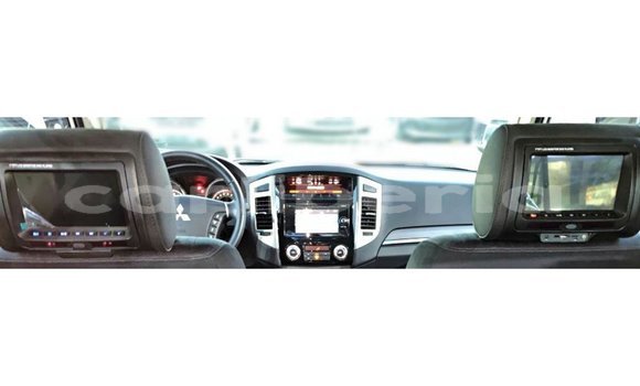 Acheter Import Voiture Mitsubishi Pajero Blanc à Import - Dubai, Comté de Bomi Acheter Import Voiture Mitsubishi Pajero Blanc à Import - Dubai, Comté de Bomi