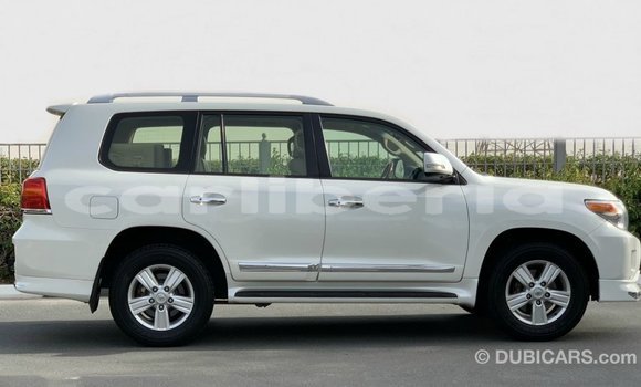 Acheter Import Voiture Toyota Land Cruiser Blanc à Import - Dubai, Comté de Bomi Acheter Import Voiture Toyota Land Cruiser Blanc à Import - Dubai, Comté de Bomi