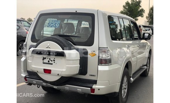 Acheter Import Voiture Mitsubishi Pajero Blanc à Import - Dubai, Comté de Bomi Acheter Import Voiture Mitsubishi Pajero Blanc à Import - Dubai, Comté de Bomi