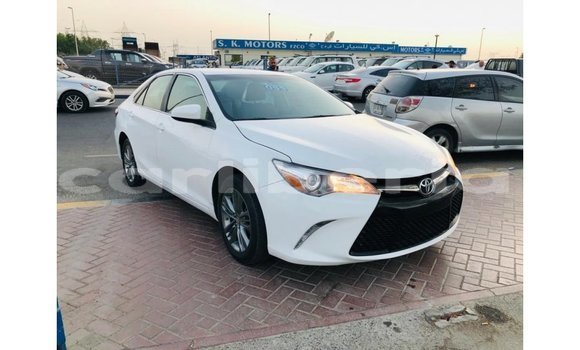 Acheter Import Voiture Toyota Camry Blanc à Import - Dubai, Comté de Bomi