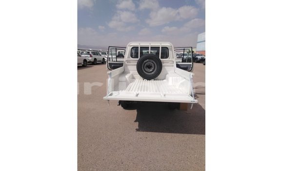 Buy Import Toyota Land Cruiser White Car in Import - Dubai in Bomi County Buy Import Toyota Land Cruiser White Car in Import - Dubai in Bomi County