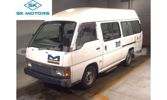 Acheter Import Voiture Nissan Caravan Blanc à Import - Dubai, Comté de Bomi