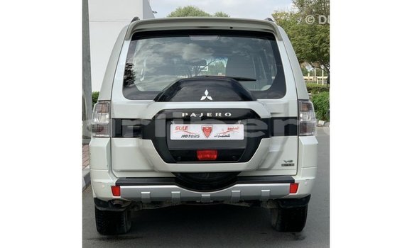 Acheter Import Voiture Mitsubishi Pajero Blanc à Import - Dubai, Comté de Bomi Acheter Import Voiture Mitsubishi Pajero Blanc à Import - Dubai, Comté de Bomi