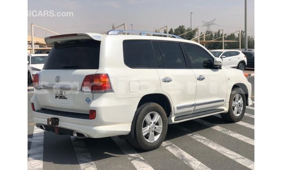 Acheter Import Voiture Toyota Land Cruiser Blanc à Import - Dubai, Comté de Bomi Acheter Import Voiture Toyota Land Cruiser Blanc à Import - Dubai, Comté de Bomi