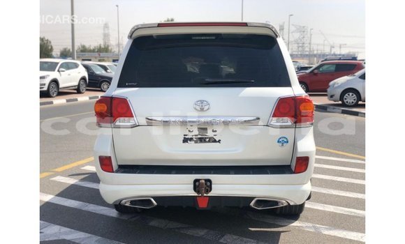 Acheter Import Voiture Toyota Land Cruiser Blanc à Import - Dubai, Comté de Bomi Acheter Import Voiture Toyota Land Cruiser Blanc à Import - Dubai, Comté de Bomi