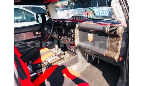 Acheter Import Voiture Toyota FJ Cruiser Noir à Import - Dubai, Comté de Bomi Acheter Import Voiture Toyota FJ Cruiser Noir à Import - Dubai, Comté de Bomi