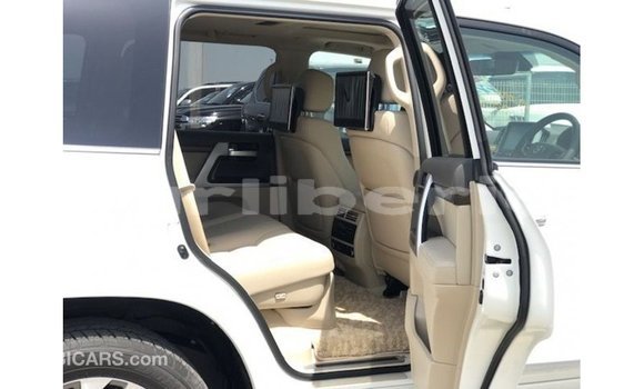 Acheter Import Voiture Toyota Land Cruiser Blanc à Import - Dubai, Comté de Bomi Acheter Import Voiture Toyota Land Cruiser Blanc à Import - Dubai, Comté de Bomi