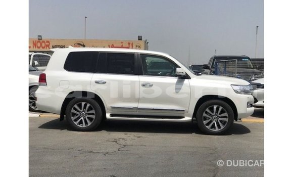 Acheter Import Voiture Toyota Land Cruiser Blanc à Import - Dubai, Comté de Bomi Acheter Import Voiture Toyota Land Cruiser Blanc à Import - Dubai, Comté de Bomi