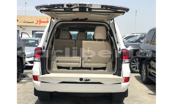 Acheter Import Voiture Toyota Land Cruiser Blanc à Import - Dubai, Comté de Bomi Acheter Import Voiture Toyota Land Cruiser Blanc à Import - Dubai, Comté de Bomi