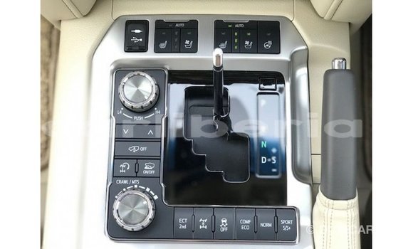 Acheter Import Voiture Toyota Land Cruiser Blanc à Import - Dubai, Comté de Bomi Acheter Import Voiture Toyota Land Cruiser Blanc à Import - Dubai, Comté de Bomi