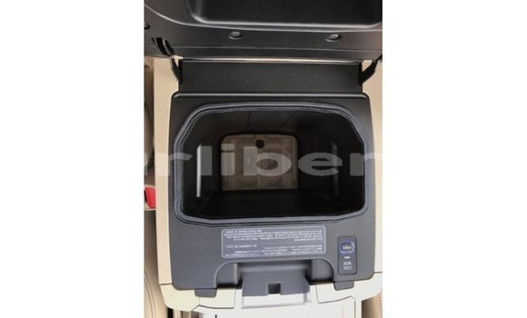 Acheter Import Voiture Toyota Land Cruiser Blanc à Import - Dubai, Comté de Bomi Acheter Import Voiture Toyota Land Cruiser Blanc à Import - Dubai, Comté de Bomi