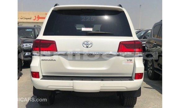 Acheter Import Voiture Toyota Land Cruiser Blanc à Import - Dubai, Comté de Bomi Acheter Import Voiture Toyota Land Cruiser Blanc à Import - Dubai, Comté de Bomi