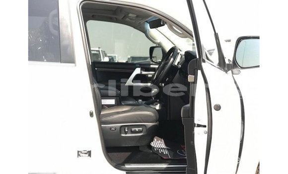Acheter Import Voiture Toyota Land Cruiser Blanc à Import - Dubai, Comté de Bomi Acheter Import Voiture Toyota Land Cruiser Blanc à Import - Dubai, Comté de Bomi
