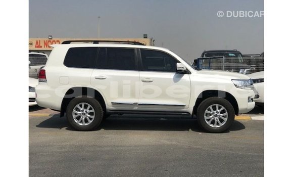 Acheter Import Voiture Toyota Land Cruiser Blanc à Import - Dubai, Comté de Bomi Acheter Import Voiture Toyota Land Cruiser Blanc à Import - Dubai, Comté de Bomi