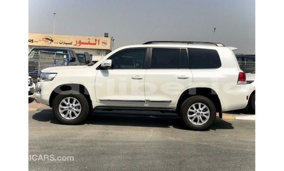 Acheter Import Voiture Toyota Land Cruiser Blanc à Import - Dubai, Comté de Bomi Acheter Import Voiture Toyota Land Cruiser Blanc à Import - Dubai, Comté de Bomi
