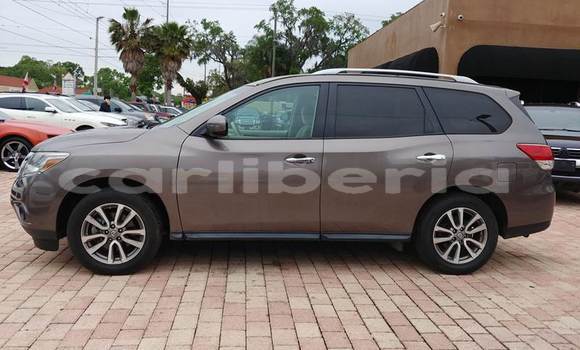 Buy Used Nissan Pathfinder Beige Car in Monrovia in Montserrado County Buy Used Nissan Pathfinder Beige Car in Monrovia in Montserrado County