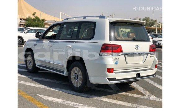 Acheter Import Voiture Toyota Land Cruiser Blanc à Import - Dubai, Comté de Bomi Acheter Import Voiture Toyota Land Cruiser Blanc à Import - Dubai, Comté de Bomi