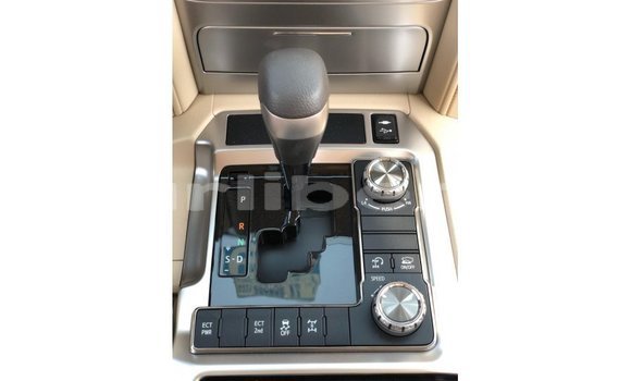 Acheter Import Voiture Toyota Land Cruiser Blanc à Import - Dubai, Comté de Bomi Acheter Import Voiture Toyota Land Cruiser Blanc à Import - Dubai, Comté de Bomi
