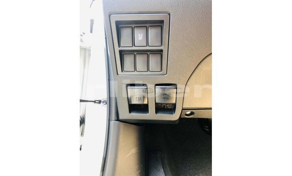 Acheter Import Voiture Toyota Hilux Blanc à Import - Dubai, Comté de Bomi Acheter Import Voiture Toyota Hilux Blanc à Import - Dubai, Comté de Bomi