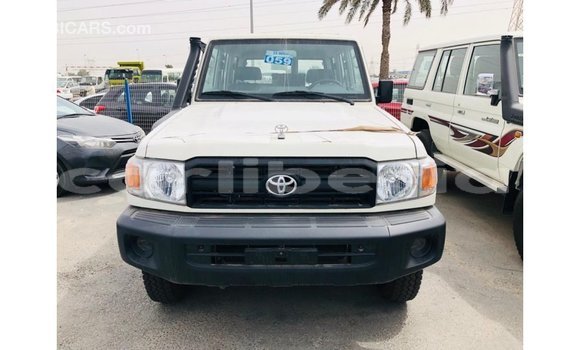 Acheter Import Voiture Toyota Land Cruiser Blanc à Import - Dubai, Comté de Bomi Acheter Import Voiture Toyota Land Cruiser Blanc à Import - Dubai, Comté de Bomi