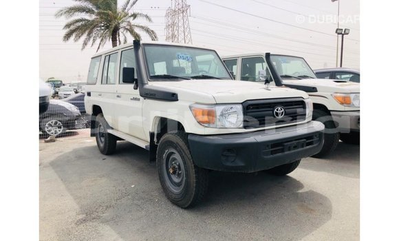 Acheter Import Voiture Toyota Land Cruiser Blanc à Import - Dubai, Comté de Bomi Acheter Import Voiture Toyota Land Cruiser Blanc à Import - Dubai, Comté de Bomi