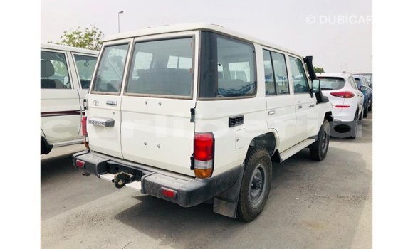 Acheter Import Voiture Toyota Land Cruiser Blanc à Import - Dubai, Comté de Bomi Acheter Import Voiture Toyota Land Cruiser Blanc à Import - Dubai, Comté de Bomi