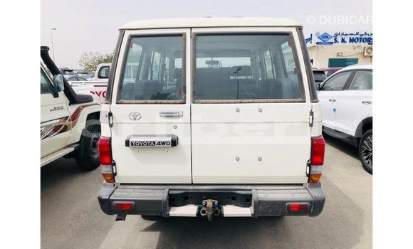Acheter Import Voiture Toyota Land Cruiser Blanc à Import - Dubai, Comté de Bomi Acheter Import Voiture Toyota Land Cruiser Blanc à Import - Dubai, Comté de Bomi
