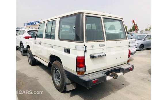 Acheter Import Voiture Toyota Land Cruiser Blanc à Import - Dubai, Comté de Bomi Acheter Import Voiture Toyota Land Cruiser Blanc à Import - Dubai, Comté de Bomi