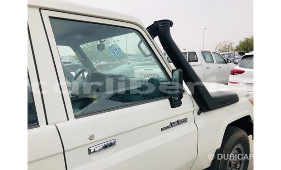 Acheter Import Voiture Toyota Land Cruiser Blanc à Import - Dubai, Comté de Bomi Acheter Import Voiture Toyota Land Cruiser Blanc à Import - Dubai, Comté de Bomi