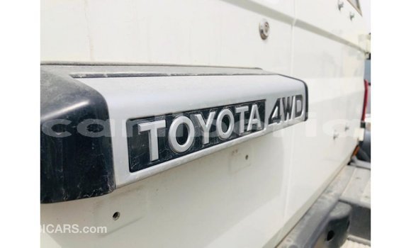 Acheter Import Voiture Toyota Land Cruiser Blanc à Import - Dubai, Comté de Bomi Acheter Import Voiture Toyota Land Cruiser Blanc à Import - Dubai, Comté de Bomi