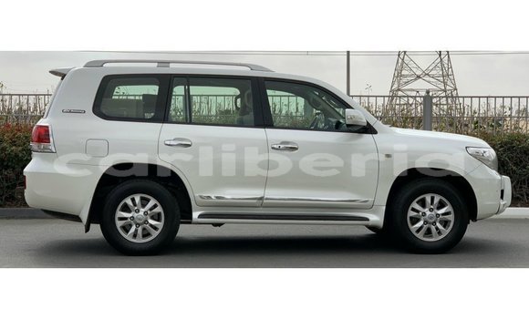 Buy Import Toyota Land Cruiser White Car in Import - Dubai in Bomi County Buy Import Toyota Land Cruiser White Car in Import - Dubai in Bomi County