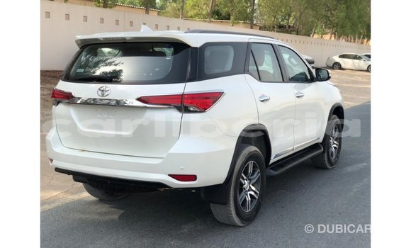 Acheter Import Voiture Toyota Fortuner Blanc à Import - Dubai, Comté de Bomi Acheter Import Voiture Toyota Fortuner Blanc à Import - Dubai, Comté de Bomi