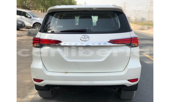 Acheter Import Voiture Toyota Fortuner Blanc à Import - Dubai, Comté de Bomi Acheter Import Voiture Toyota Fortuner Blanc à Import - Dubai, Comté de Bomi