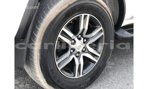 Acheter Import Voiture Toyota Fortuner Blanc à Import - Dubai, Comté de Bomi Acheter Import Voiture Toyota Fortuner Blanc à Import - Dubai, Comté de Bomi