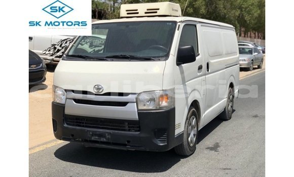 Acheter Import Voiture Toyota Hiace Blanc à Import - Dubai, Comté de Bomi