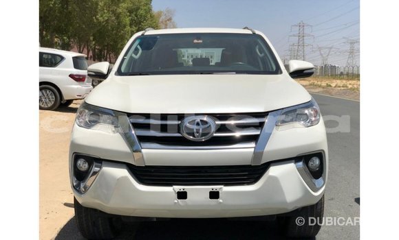 Acheter Import Voiture Toyota Fortuner Blanc à Import - Dubai, Comté de Bomi Acheter Import Voiture Toyota Fortuner Blanc à Import - Dubai, Comté de Bomi
