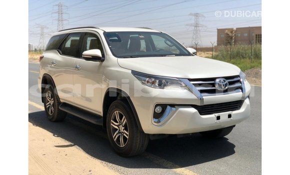 Acheter Import Voiture Toyota Fortuner Blanc à Import - Dubai, Comté de Bomi Acheter Import Voiture Toyota Fortuner Blanc à Import - Dubai, Comté de Bomi