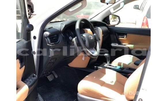 Acheter Import Voiture Toyota Fortuner Blanc à Import - Dubai, Comté de Bomi Acheter Import Voiture Toyota Fortuner Blanc à Import - Dubai, Comté de Bomi