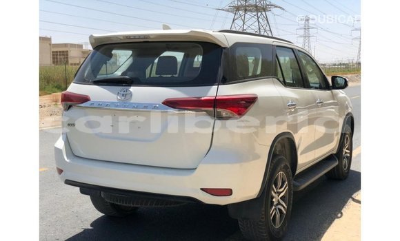 Acheter Import Voiture Toyota Fortuner Blanc à Import - Dubai, Comté de Bomi Acheter Import Voiture Toyota Fortuner Blanc à Import - Dubai, Comté de Bomi
