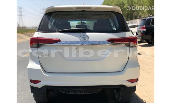 Acheter Import Voiture Toyota Fortuner Blanc à Import - Dubai, Comté de Bomi Acheter Import Voiture Toyota Fortuner Blanc à Import - Dubai, Comté de Bomi