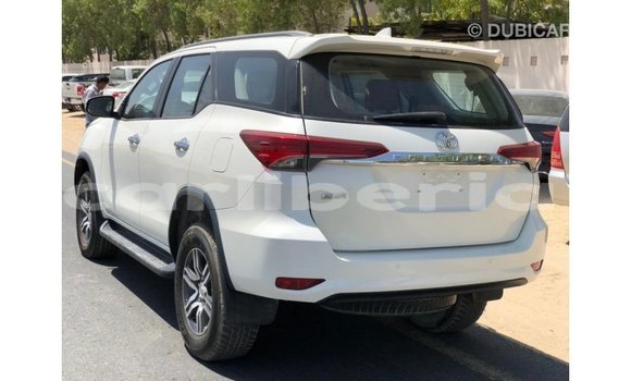 Acheter Import Voiture Toyota Fortuner Blanc à Import - Dubai, Comté de Bomi Acheter Import Voiture Toyota Fortuner Blanc à Import - Dubai, Comté de Bomi