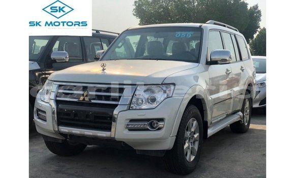 Acheter Import Voiture Mitsubishi Pajero Noir à Import - Dubai, Comté de Bomi