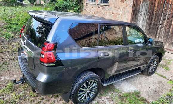 Buy Used Toyota Land Cruiser Beige Car in Monrovia in Montserrado County Buy Used Toyota Land Cruiser Beige Car in Monrovia in Montserrado County