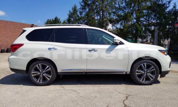 Buy Used Nissan Pathfinder White Car in Monrovia in Montserrado County