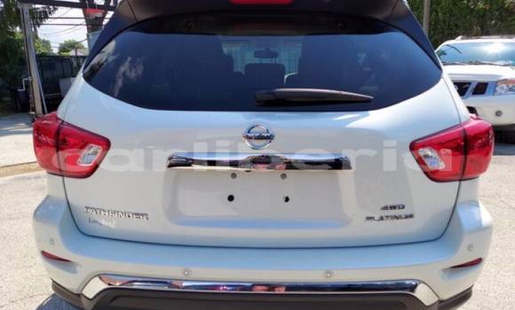 Acheter Occasion Voiture Nissan Pathfinder Blanc à Monrovia, Comté de Montserrado Acheter Occasion Voiture Nissan Pathfinder Blanc à Monrovia, Comté de Montserrado