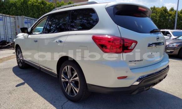 Acheter Occasion Voiture Nissan Pathfinder Blanc à Monrovia, Comté de Montserrado Acheter Occasion Voiture Nissan Pathfinder Blanc à Monrovia, Comté de Montserrado